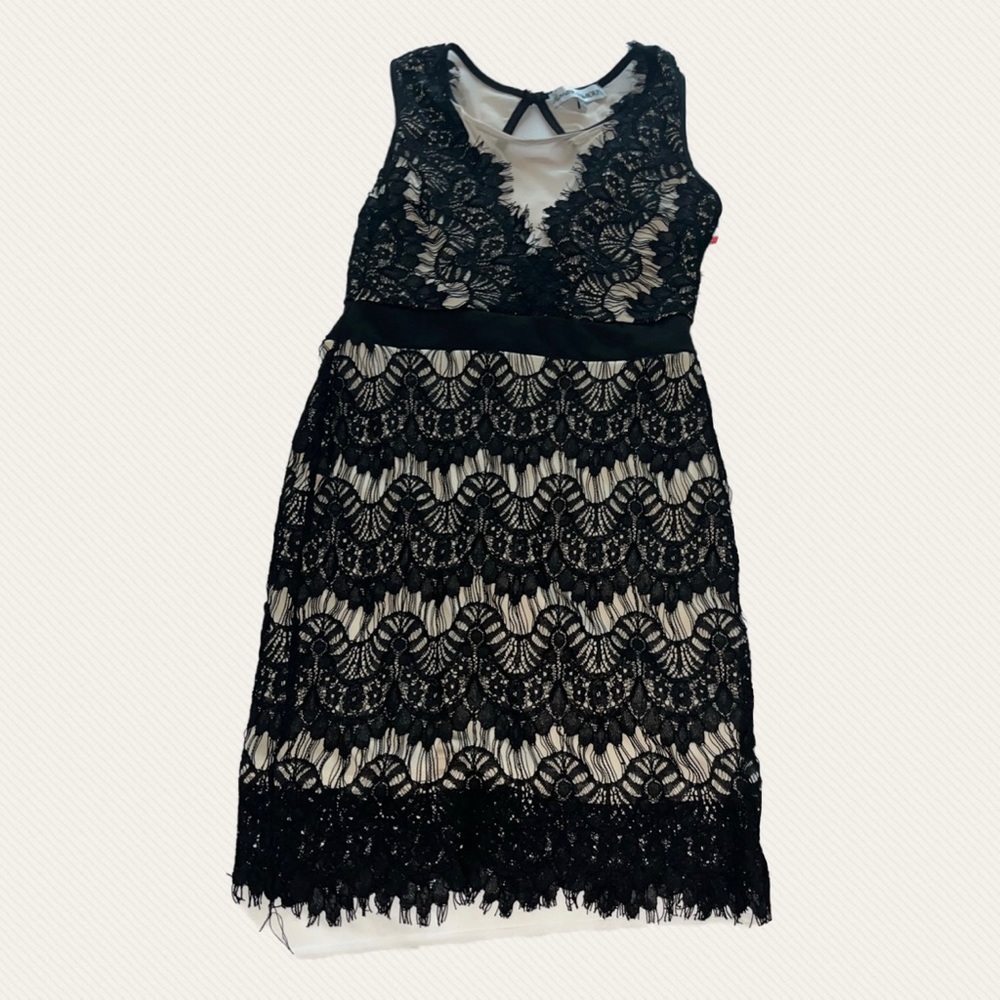 Medium lace dress
